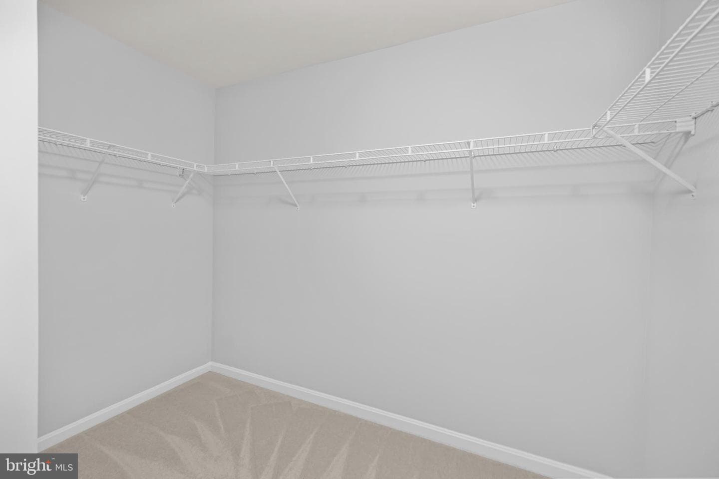 120 Martin Lane photo 39