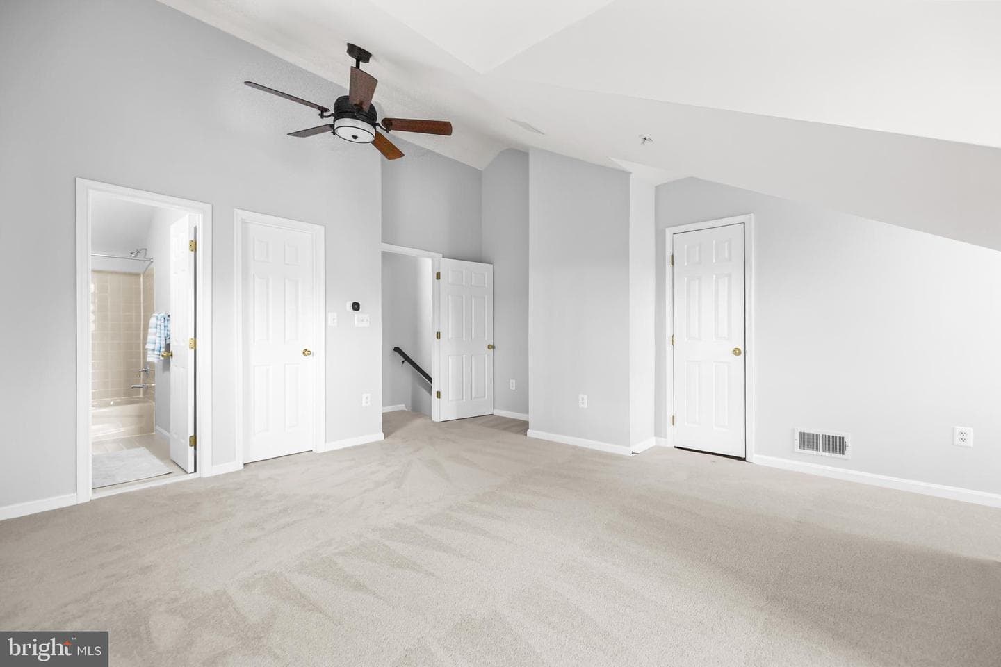 120 Martin Lane photo 47