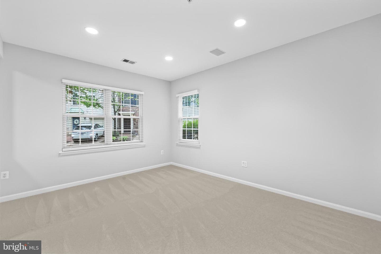 120 Martin Lane photo 6