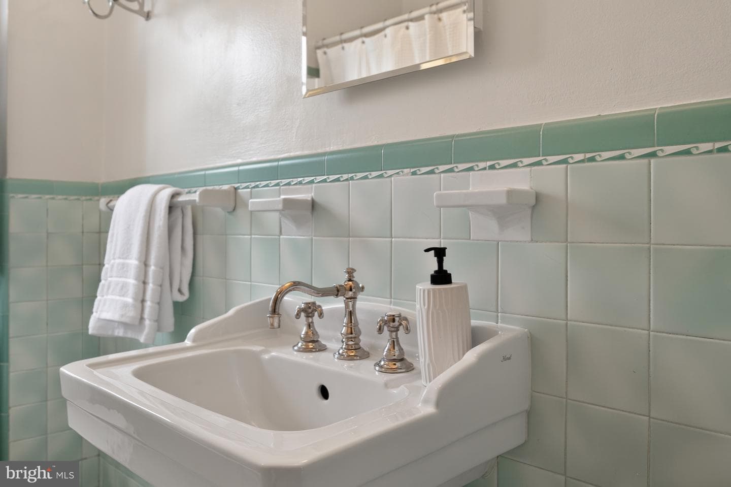 922 S Saint Asaph Street photo 40