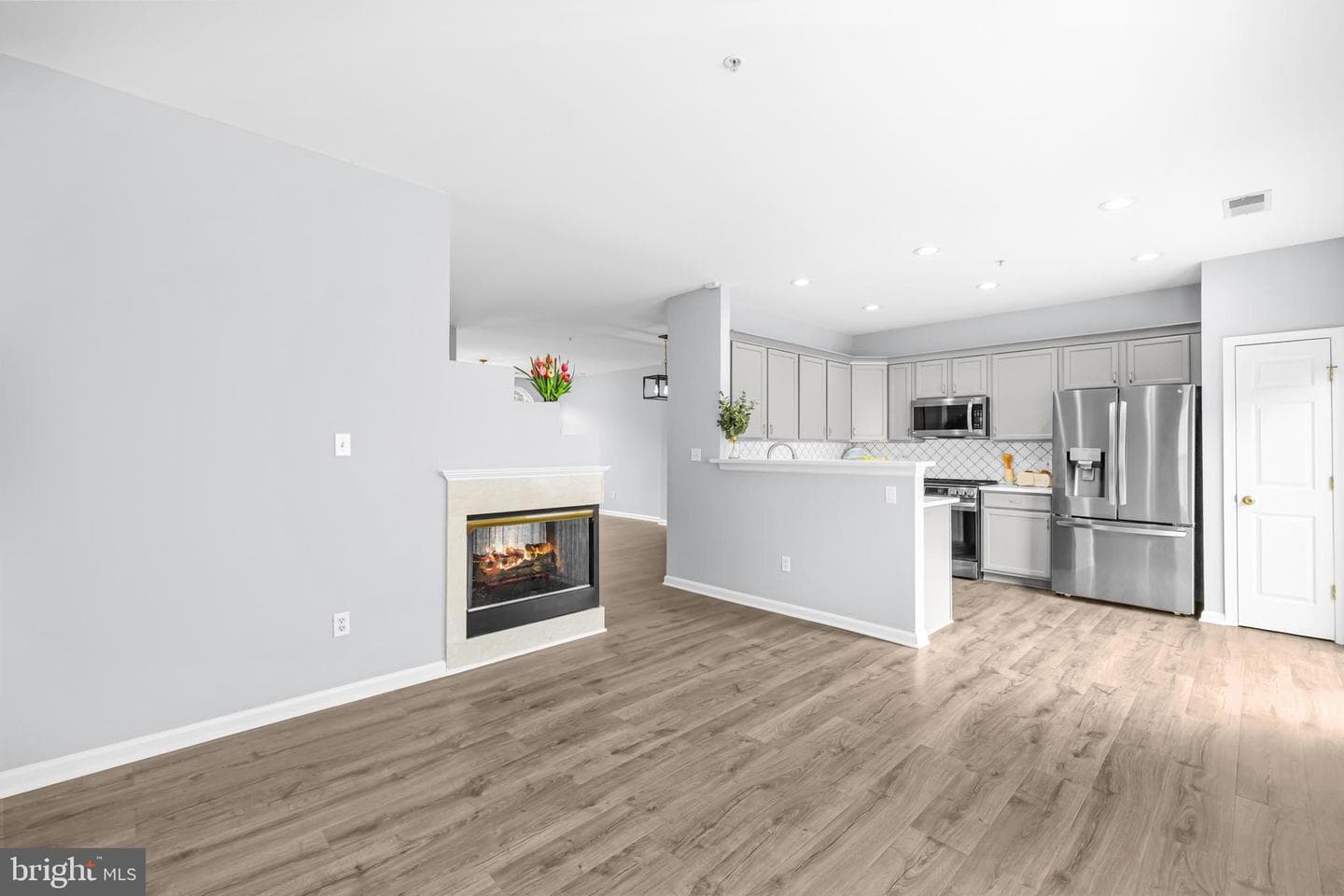 199 Martin Lane photo 19