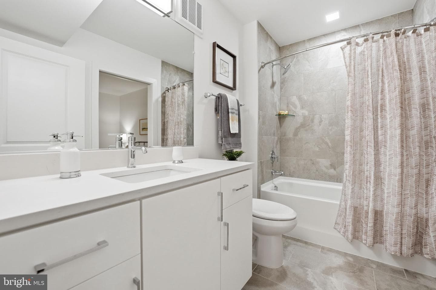 701 N Henry Street #312 photo 21