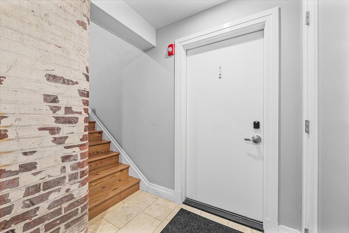 1210 Queen St #1 photo 6