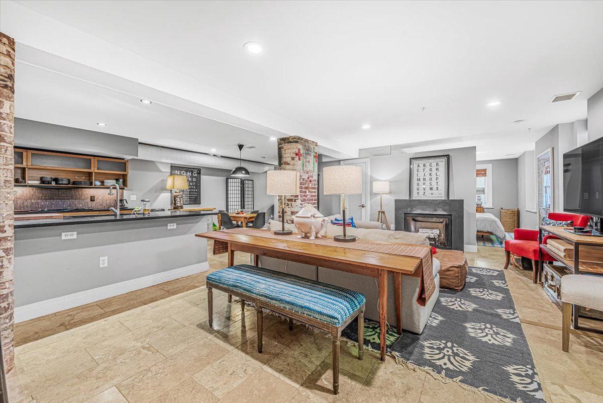 1210 Queen St #1 photo 9