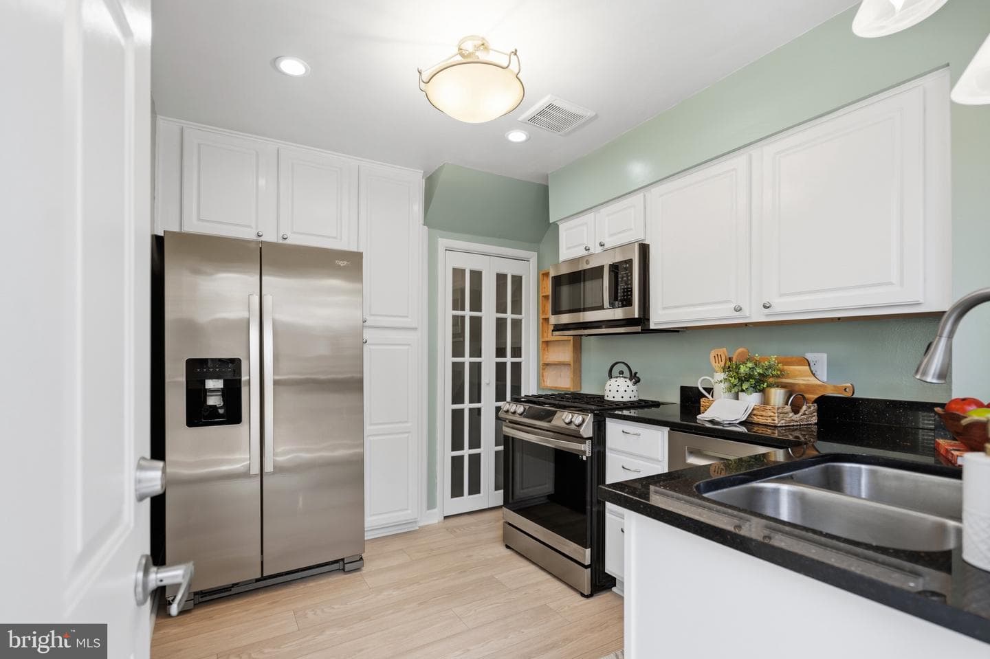 1333 Oronoco Street photo 20