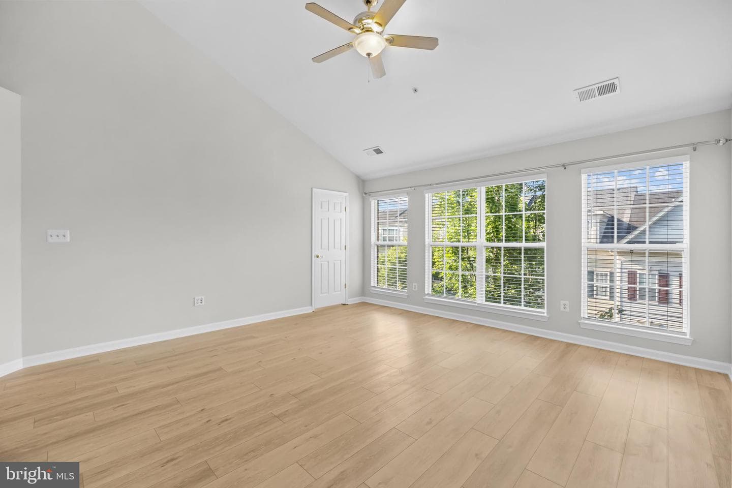 5071 Kilburn Street photo 31