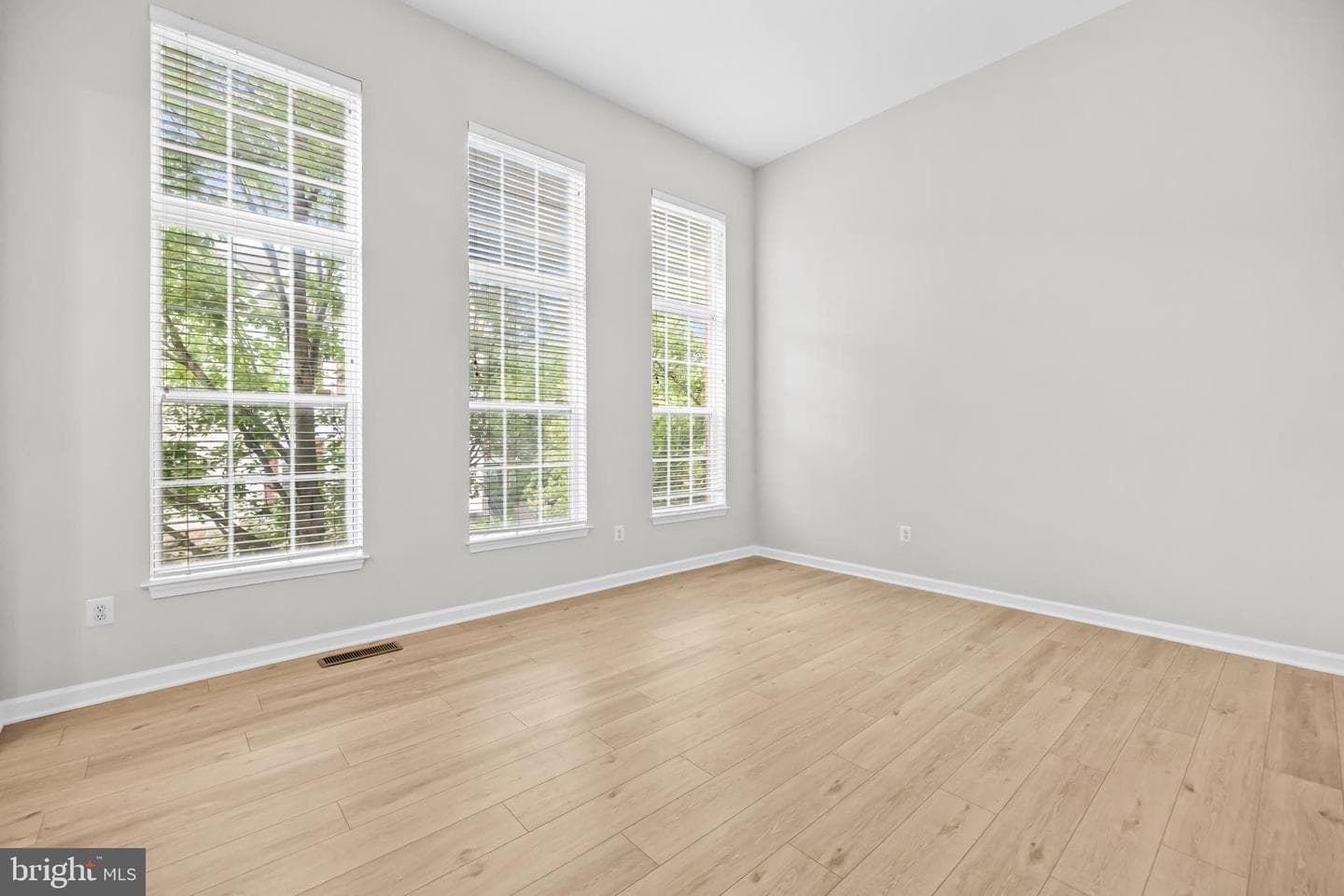 5071 Kilburn Street photo 6