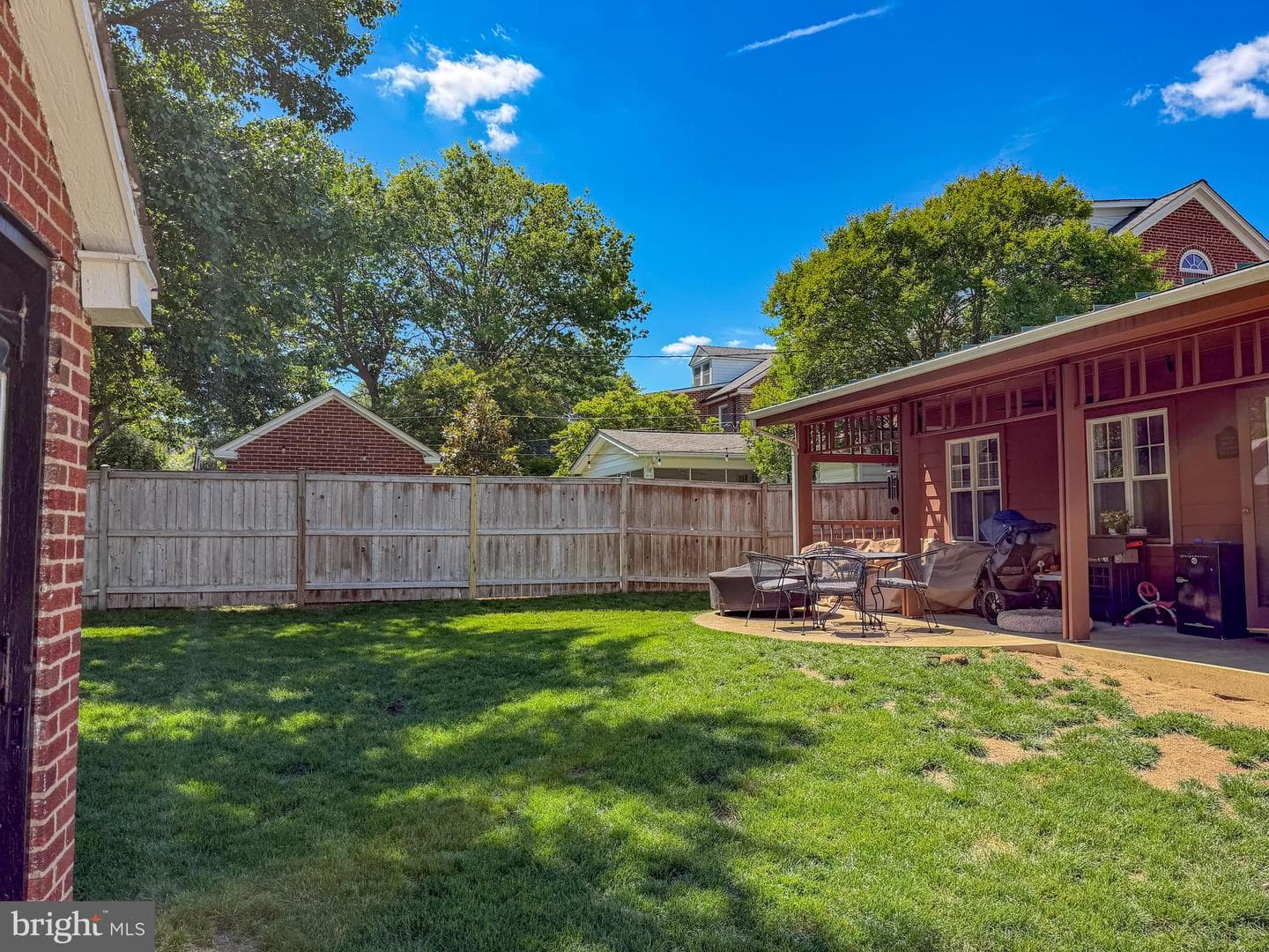 10 W Oak Street photo 2