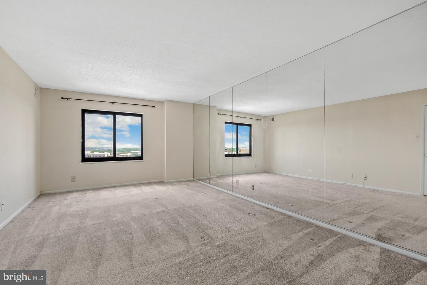 205 Yoakum Parkway #1809 photo 25