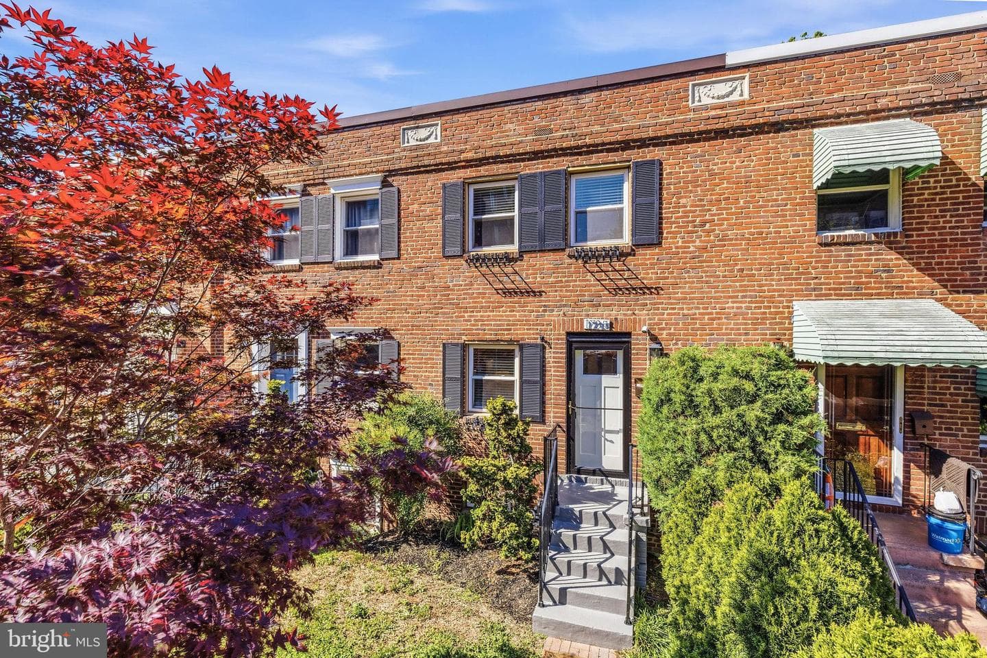 1735 Cameron Street photo 2