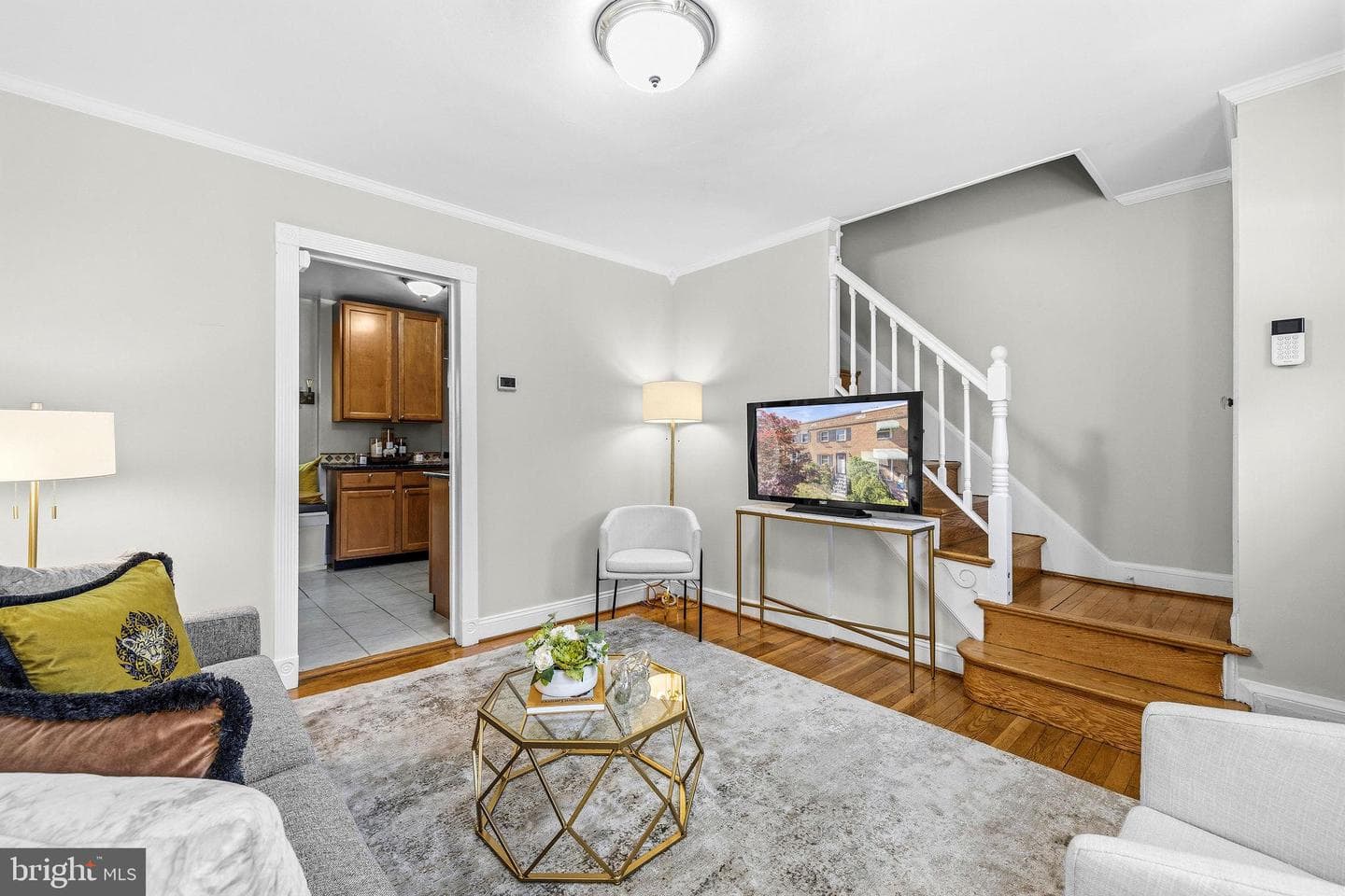1735 Cameron Street photo 4