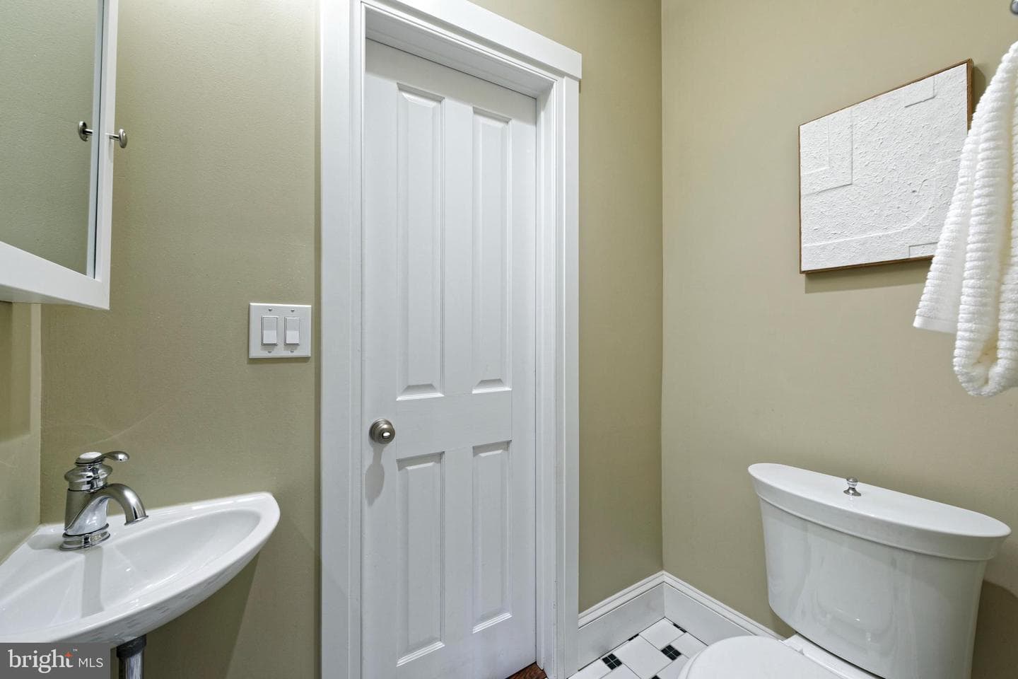 210 S Pitt Street photo 37