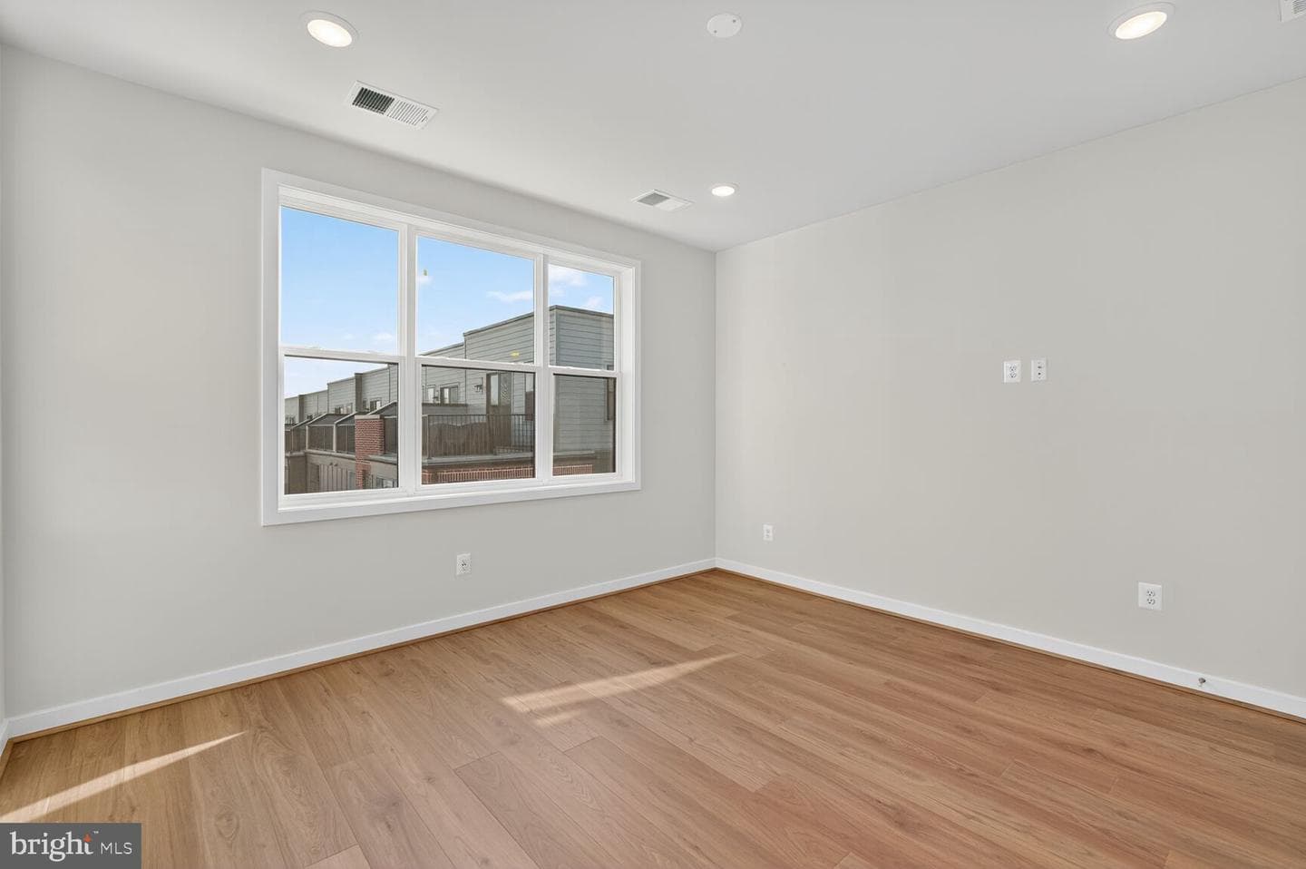 136 Pepperell Street photo 6