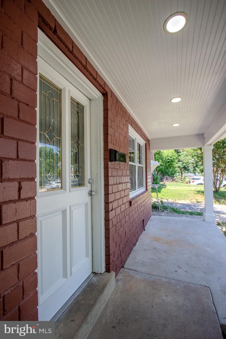 714 Four Mile Road, Alexandria