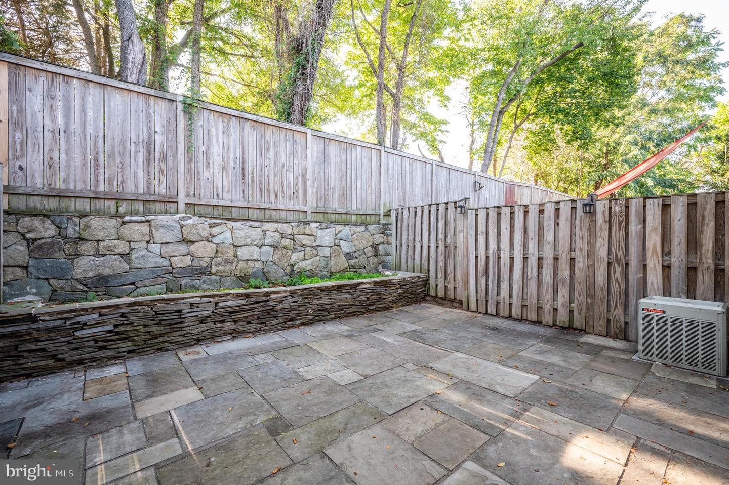 122 Sanborn Place photo 28
