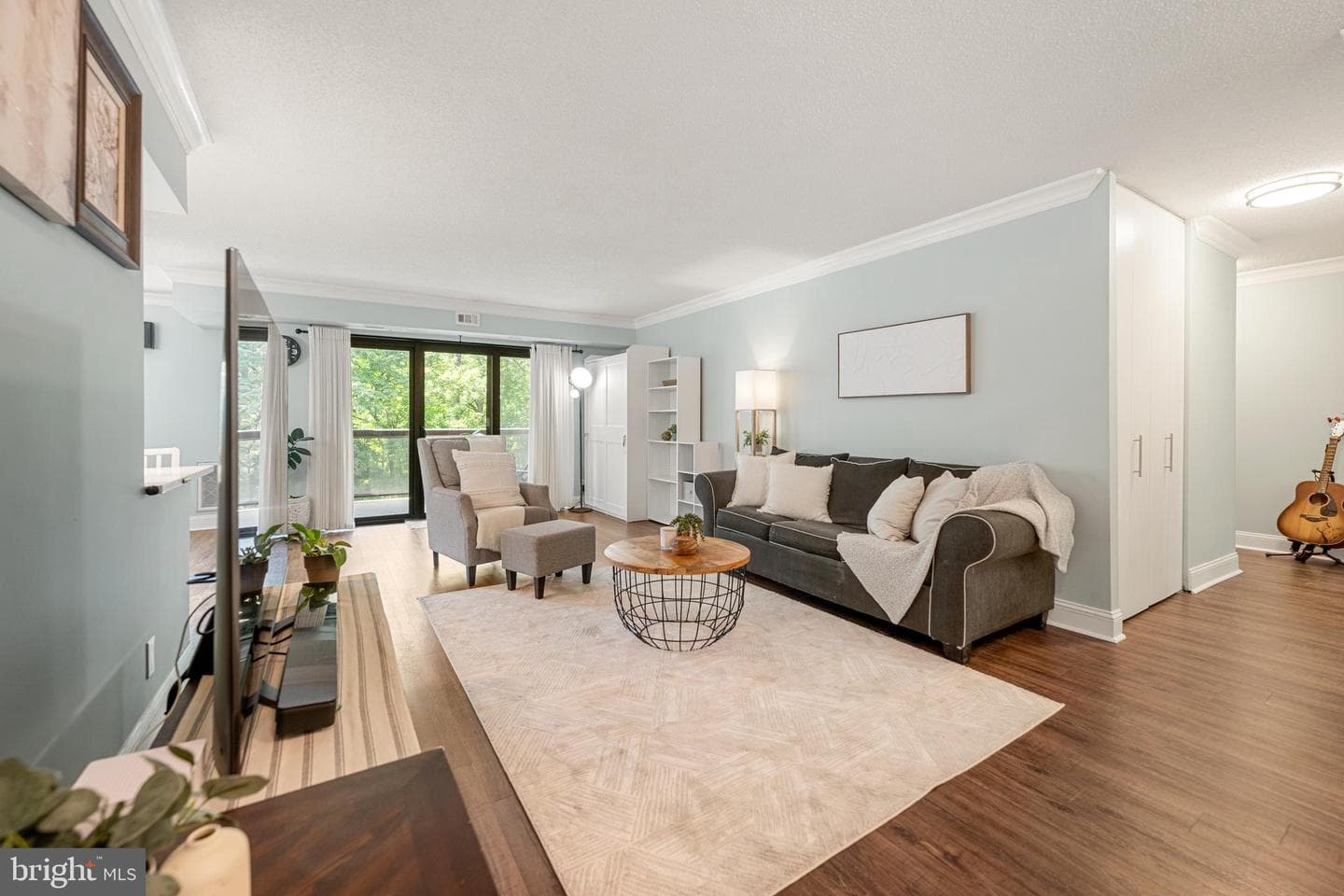 203 Yoakum Parkway #609