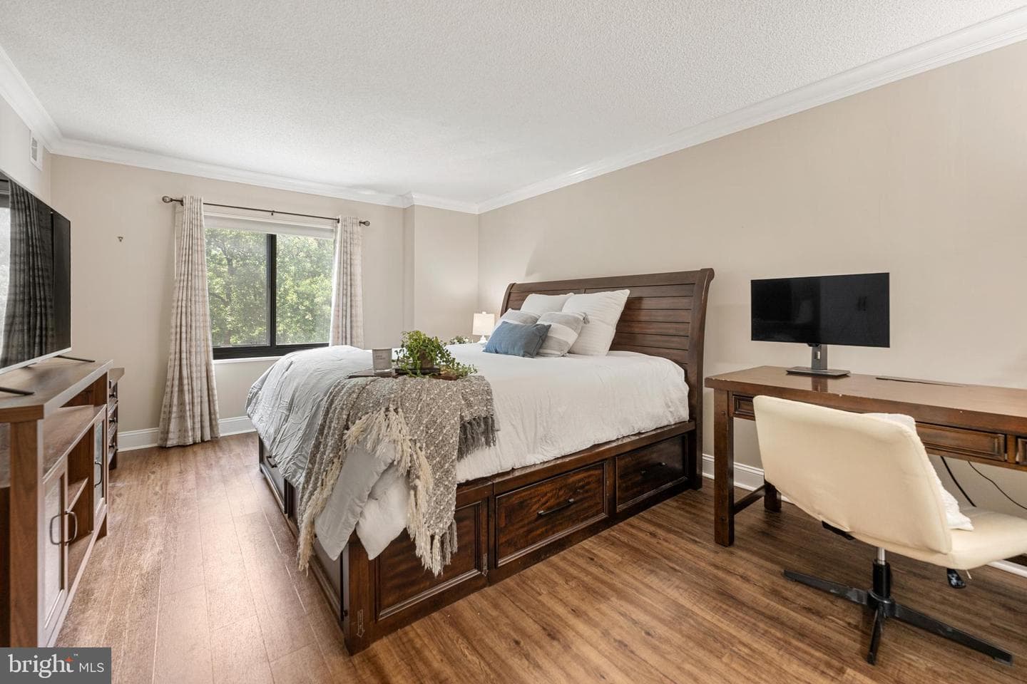 203 Yoakum Parkway #609 photo 13