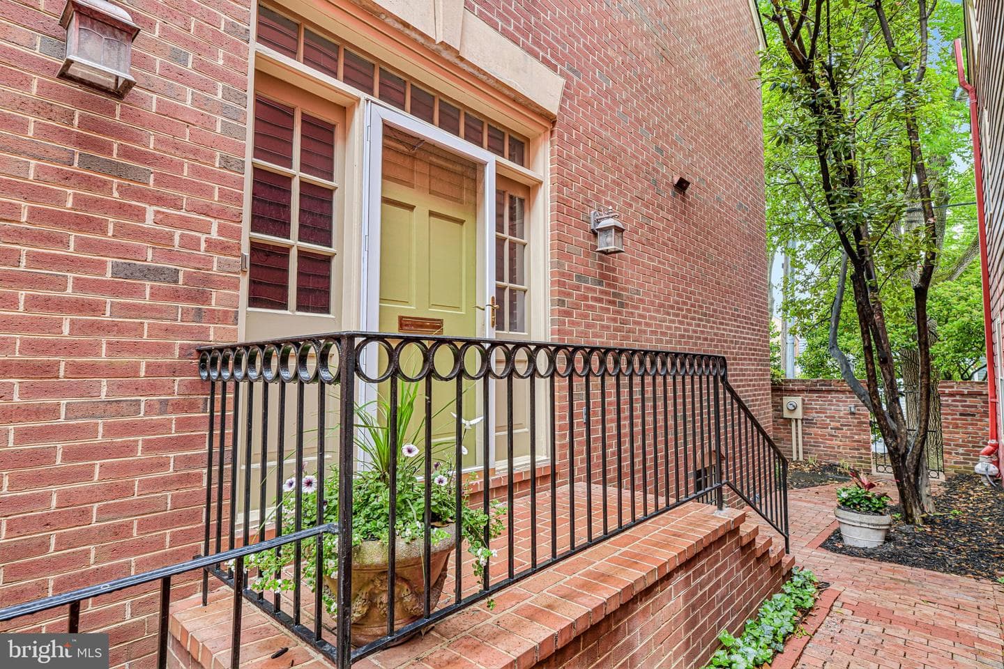 428 S Fairfax Street photo 4