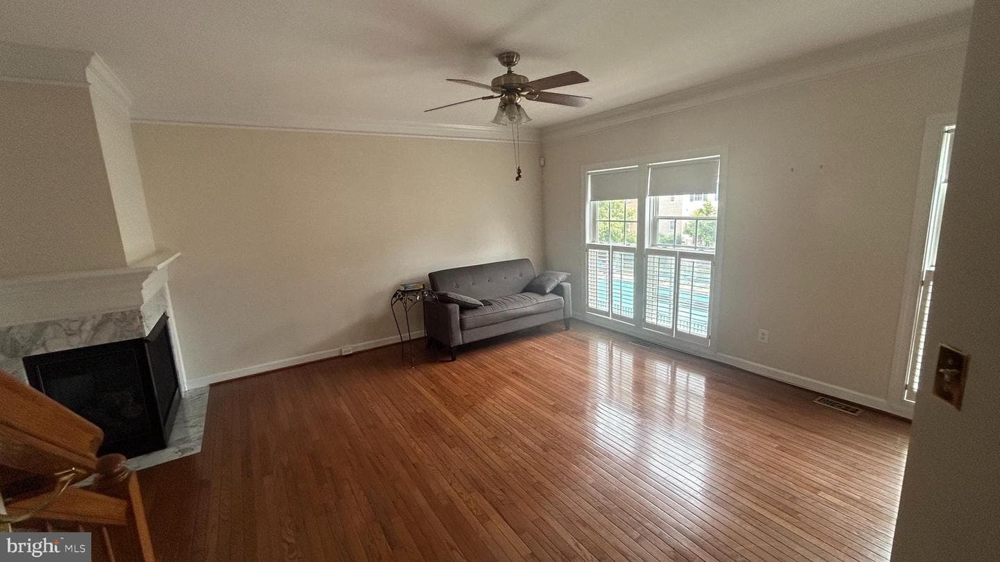 939 Harrison Circle photo 4