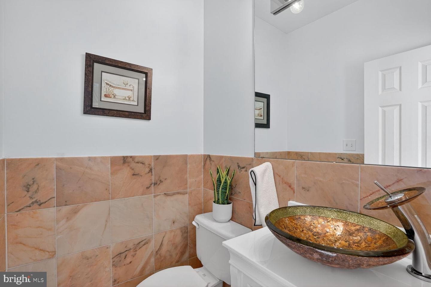 3292 Mount Vernon Ave photo 11