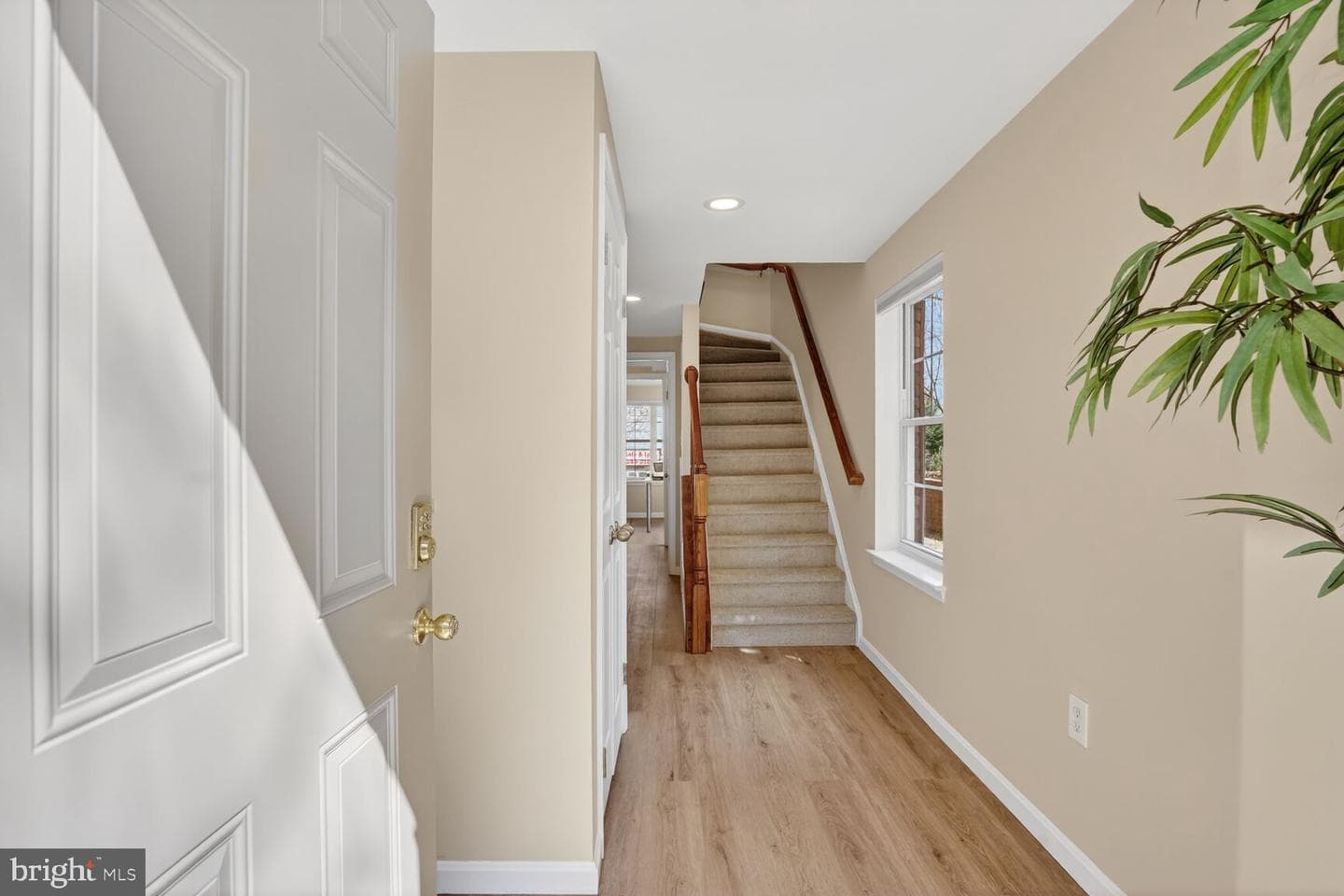 3292 Mount Vernon Ave photo 3