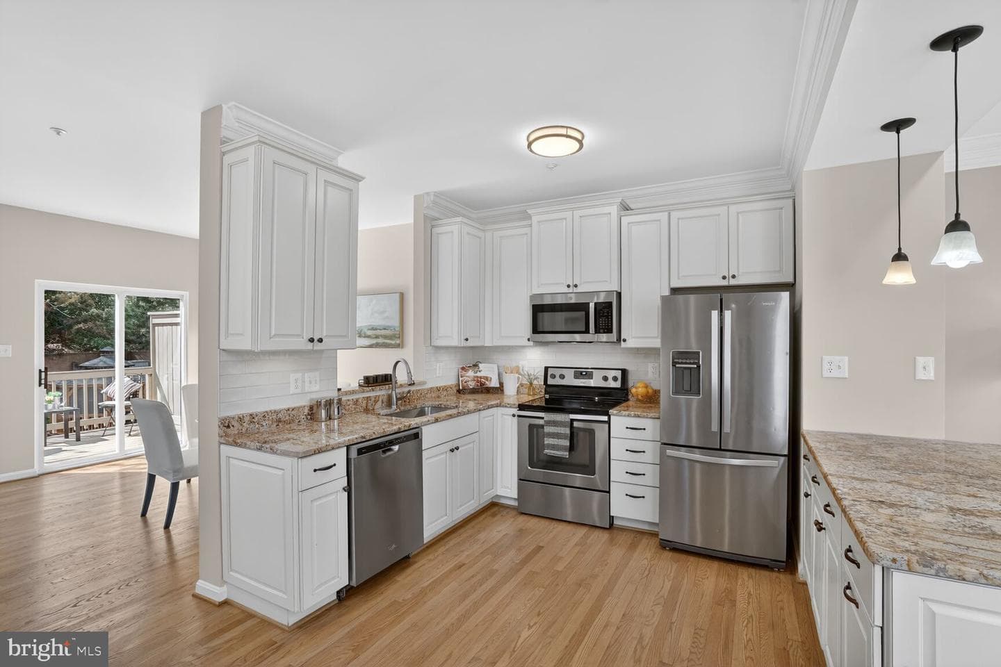3292 Mount Vernon Ave photo 8