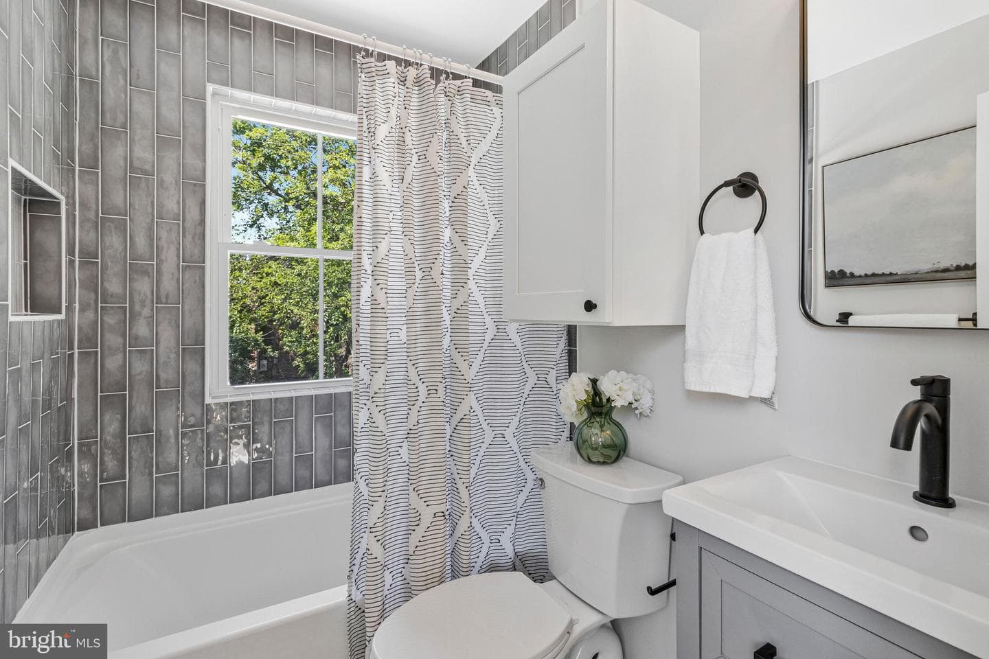 110 E Spring Street photo 34