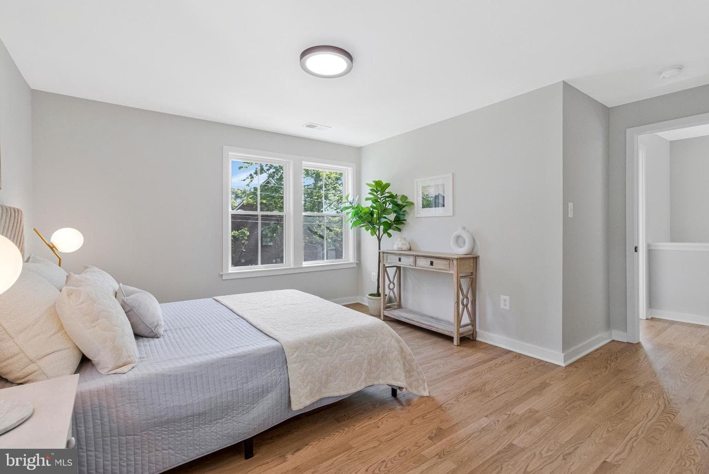 110 E Spring Street photo 36