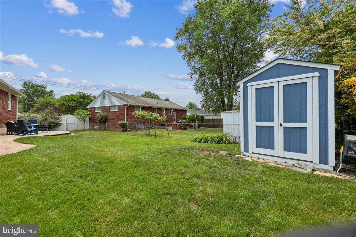 500 N Naylor Street N photo 17