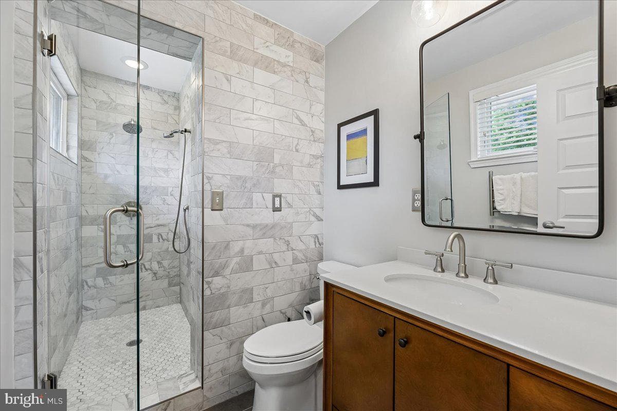 500 N Naylor Street N photo 23