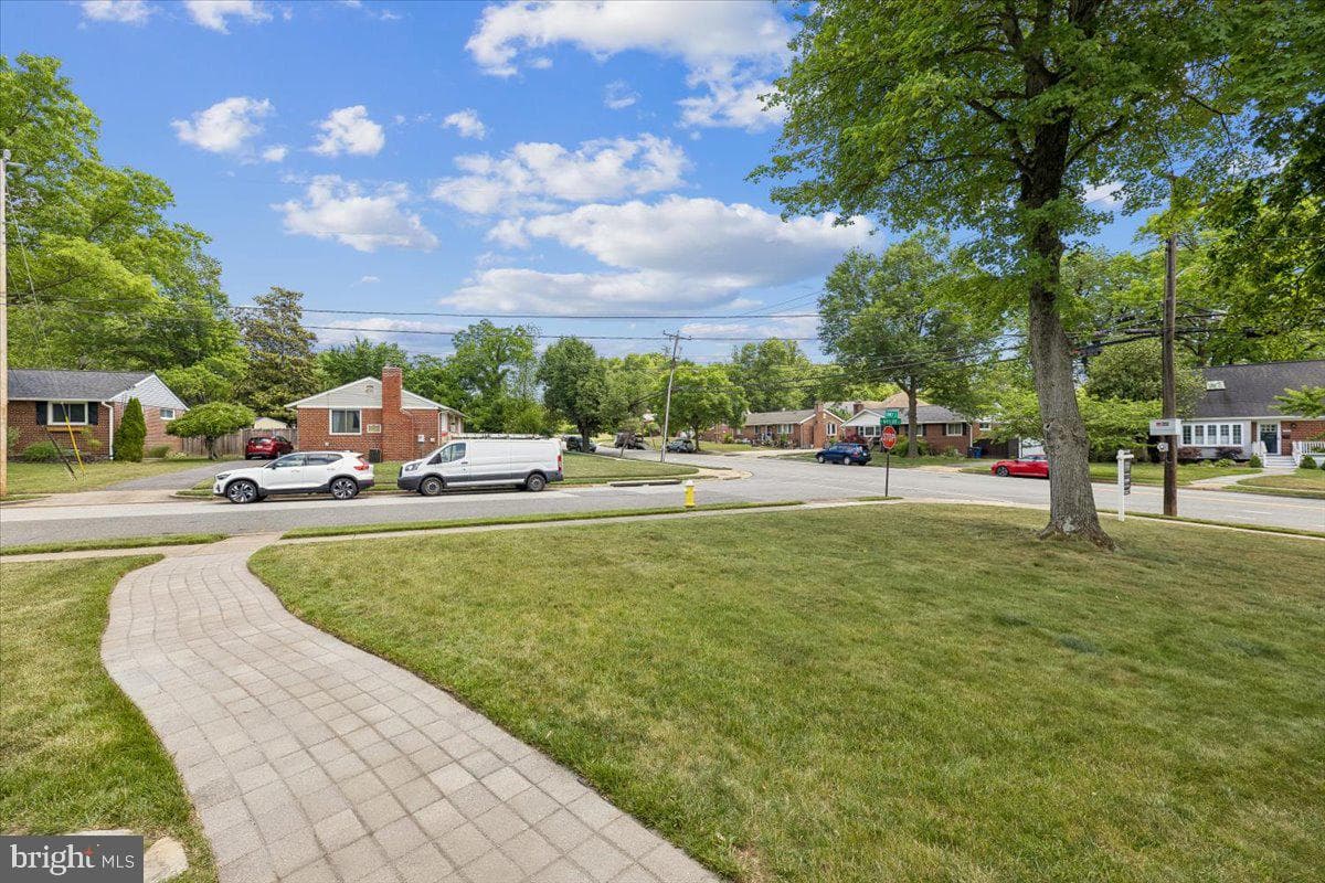 500 N Naylor Street N photo 35
