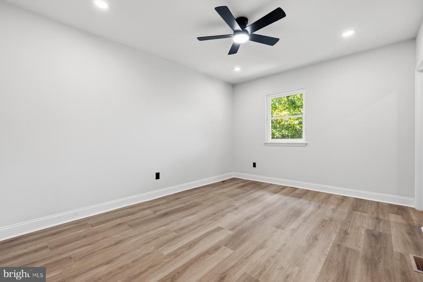 1004 Colonial Avenue photo 17