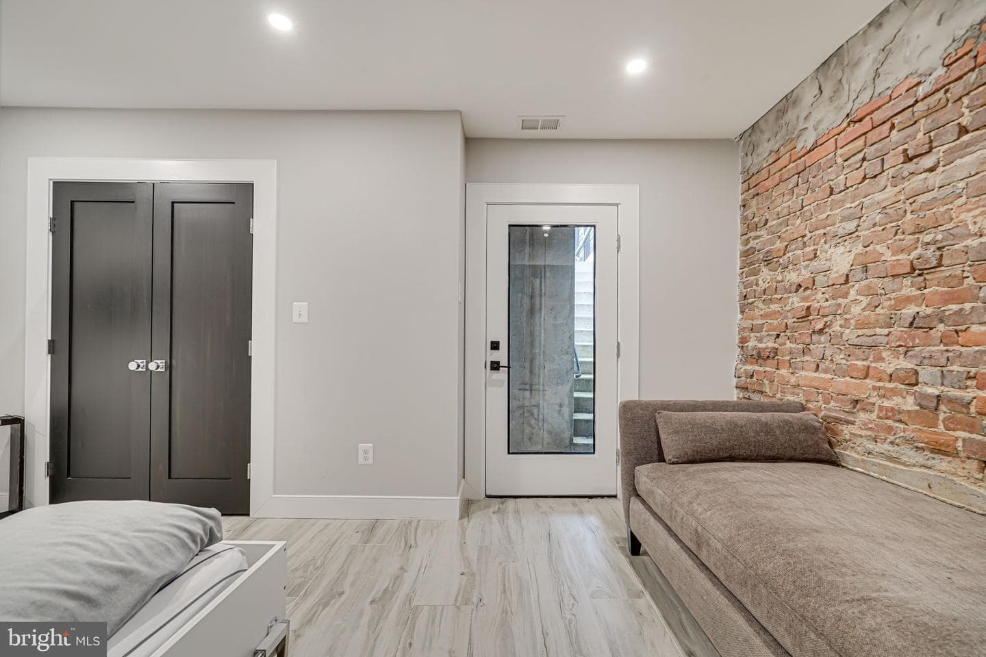 1015 Duke Street photo 43
