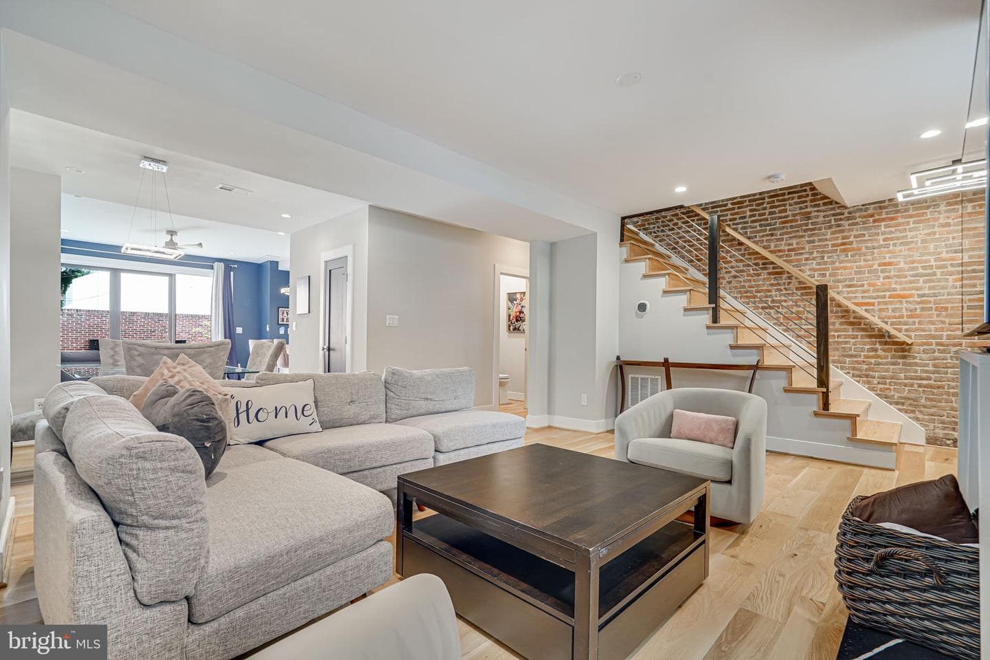 1015 Duke Street photo 5