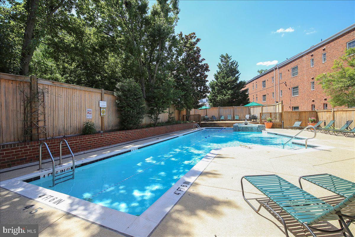 1702 W Abingdon Drive #201 photo 42