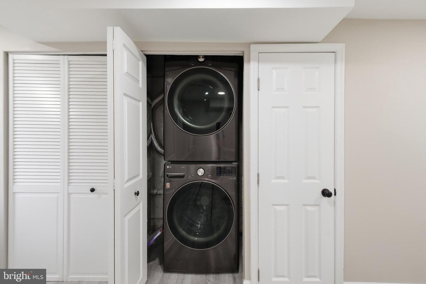 308 Wesmond Drive photo 24