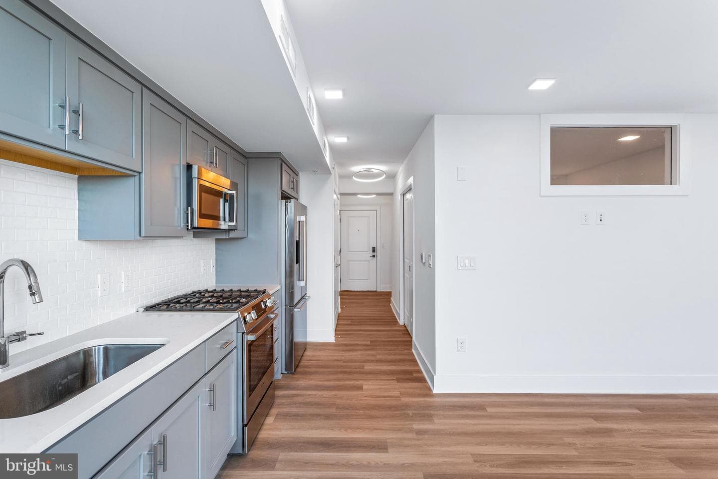 701 N Henry Street #306 photo 11