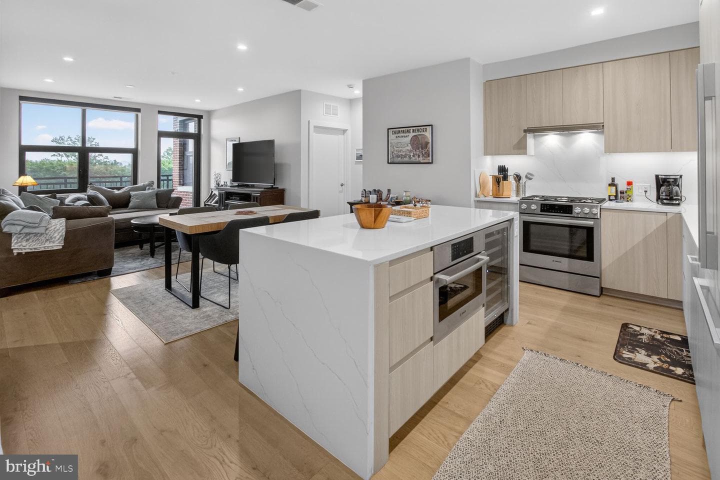 737 Swann Avenue #310, Alexandria
