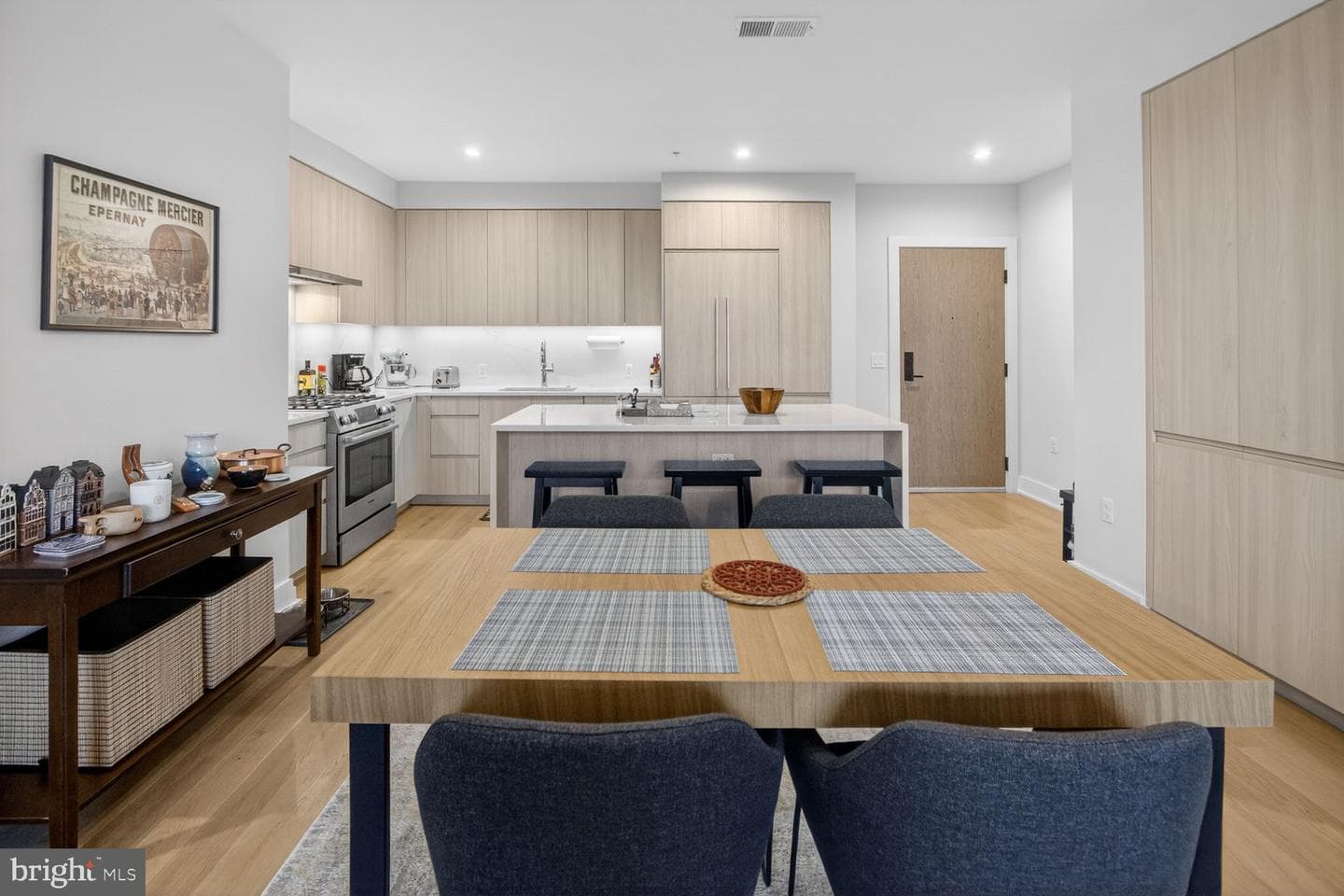 737 Swann Avenue #310 photo 3