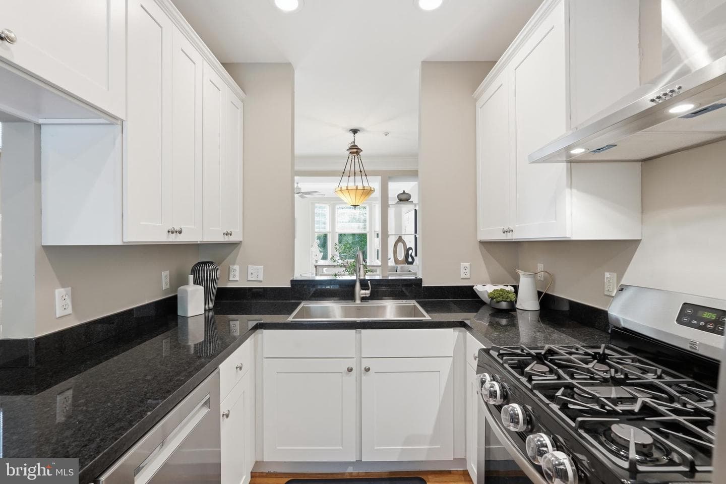 3298 Mount Vernon Avenue photo 15
