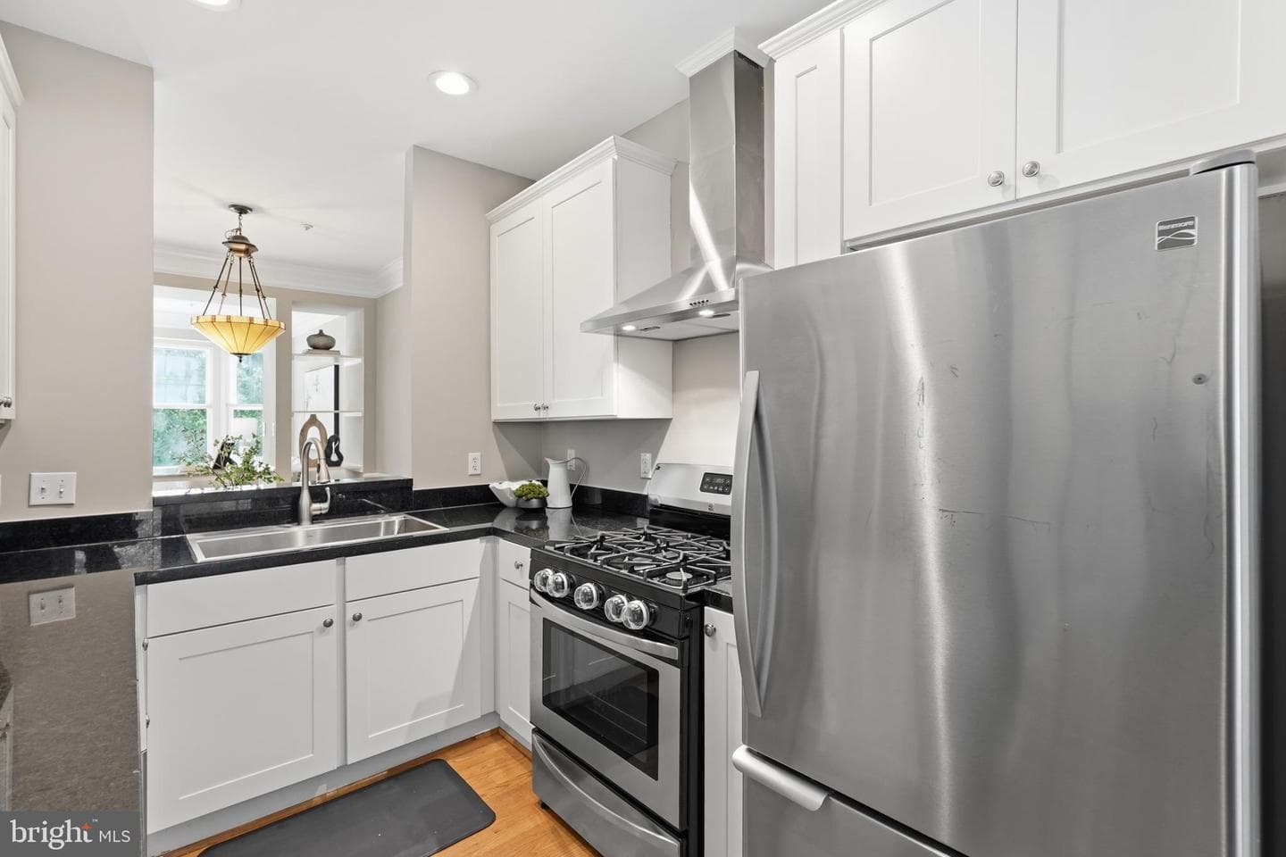 3298 Mount Vernon Avenue photo 16