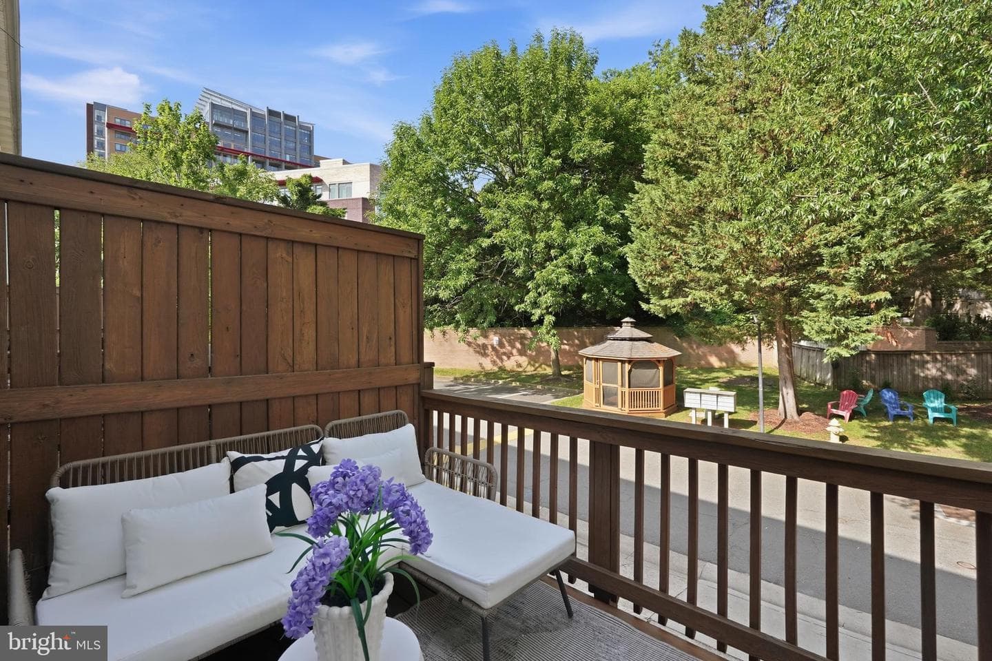 3298 Mount Vernon Avenue photo 20