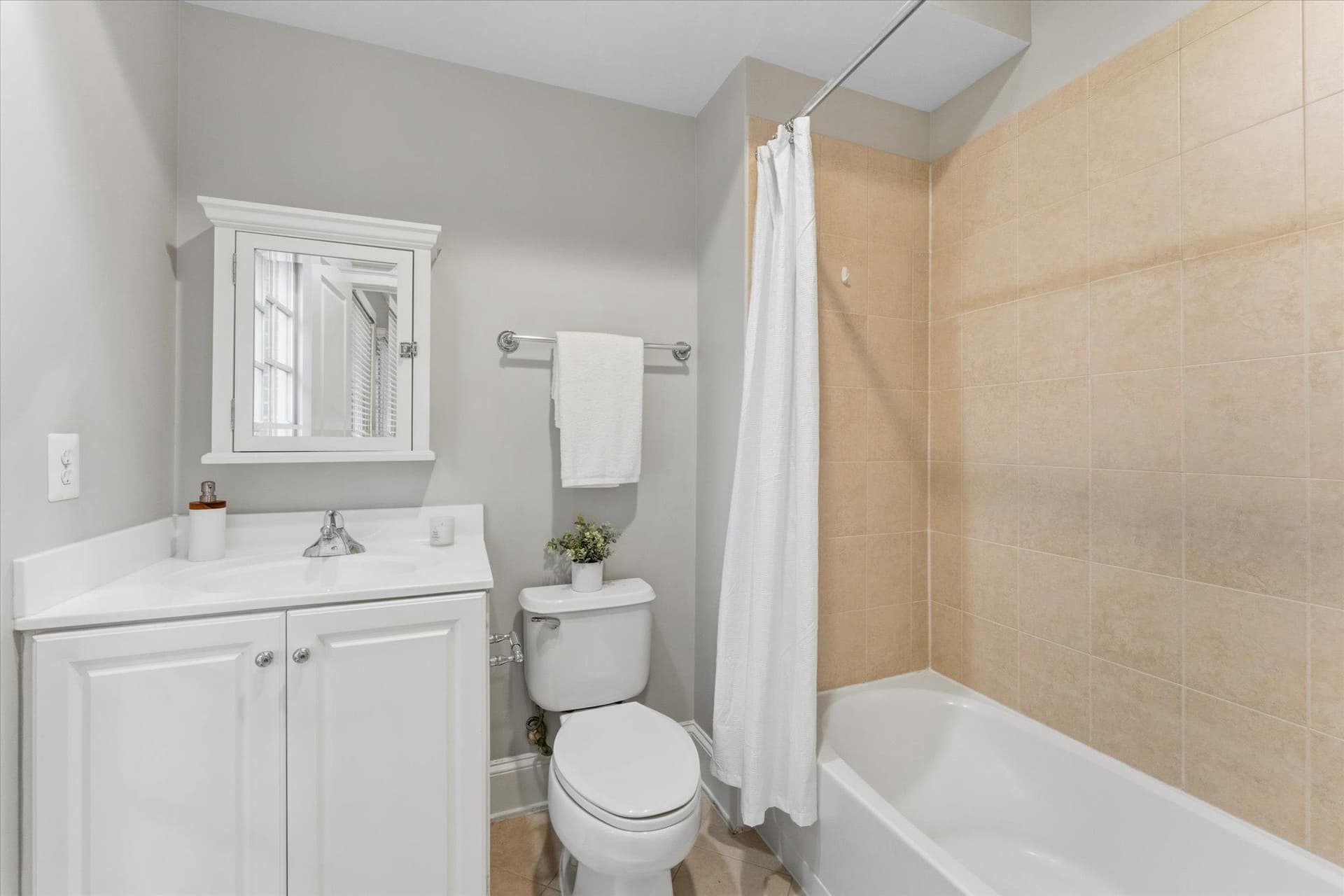 1834 Potomac Greens Drive photo 9