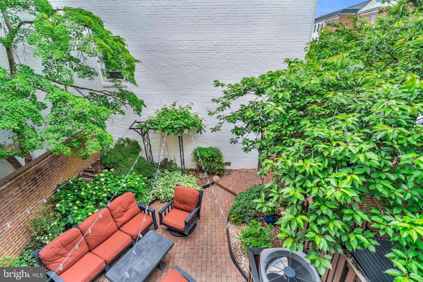 1118 N Pitt Street N photo 23