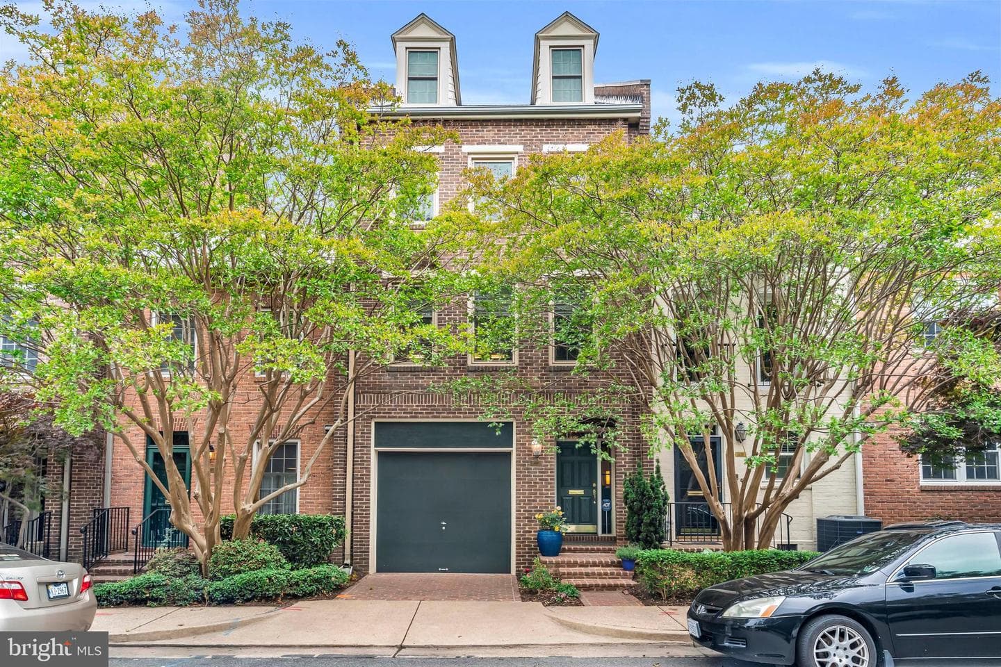 1118 N Pitt Street N photo 3