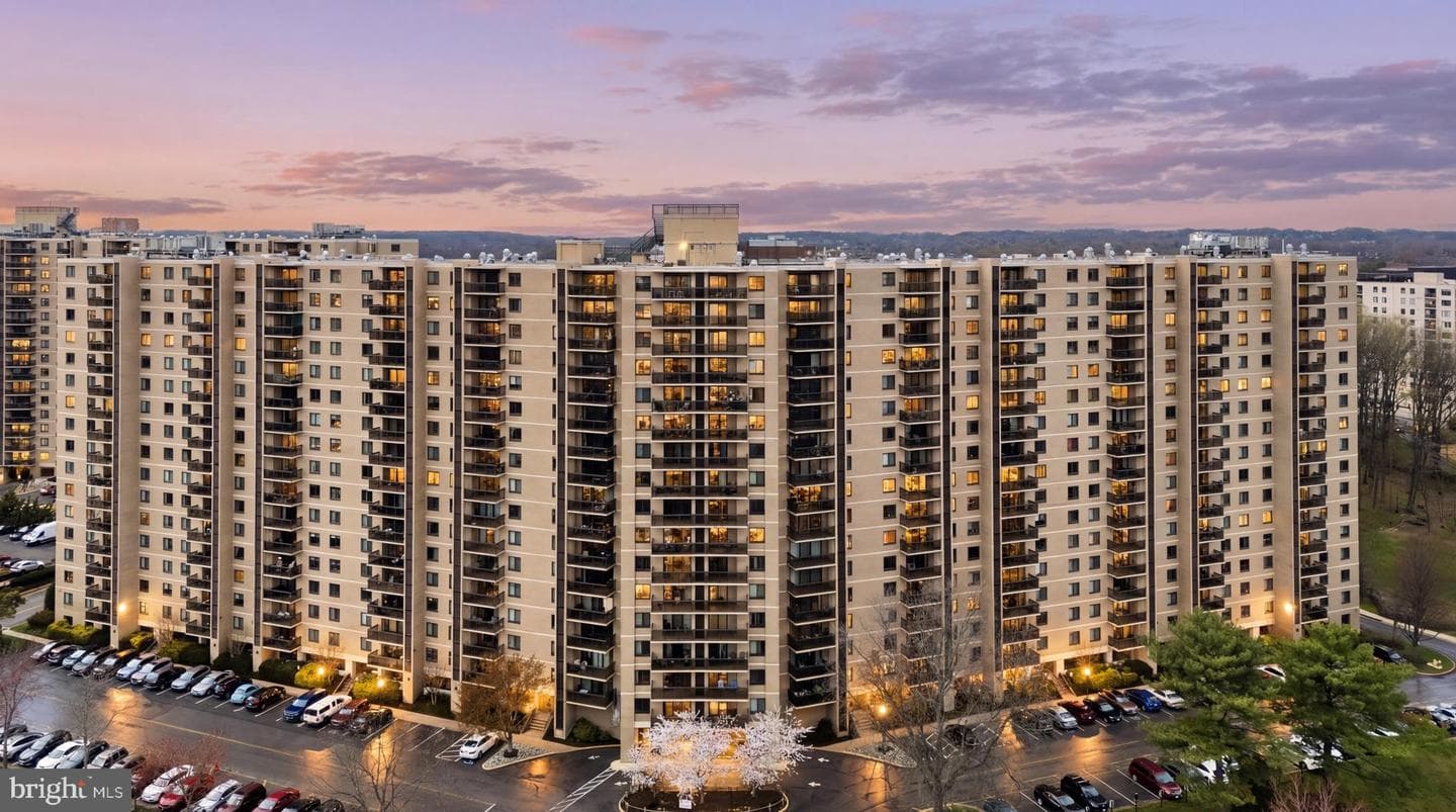 307 Yoakum Parkway #706, Alexandria