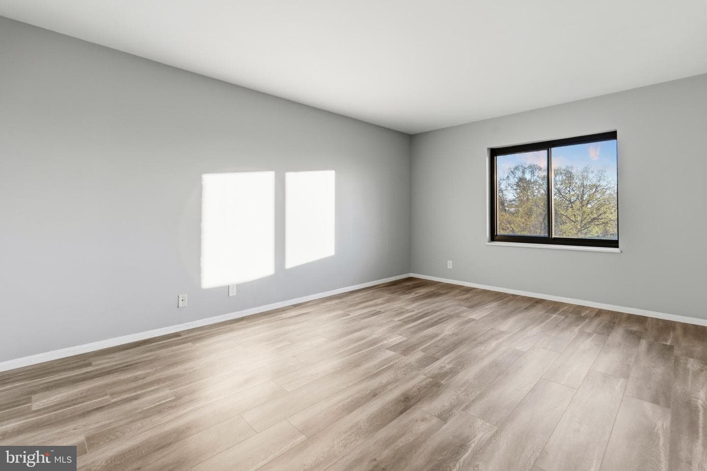 307 Yoakum Parkway #706 photo 23