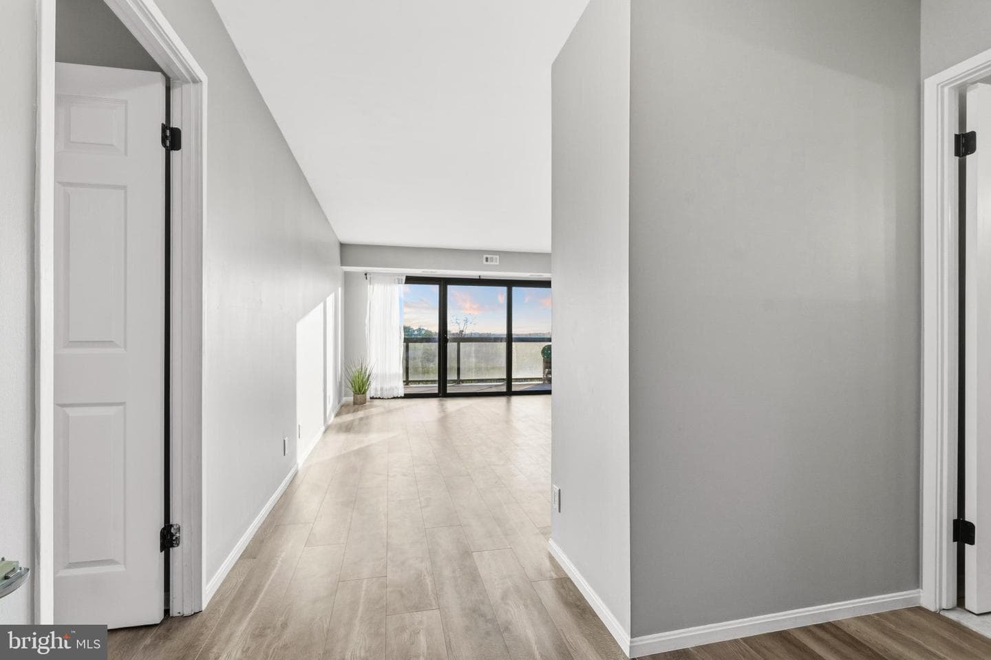 307 Yoakum Parkway #706 photo 6