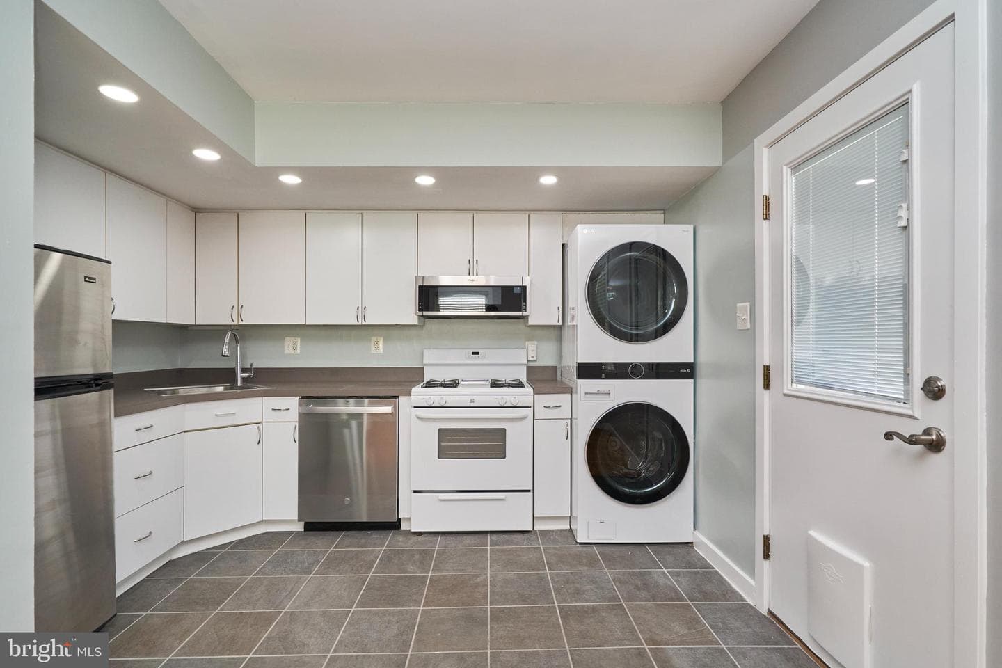 327 Laverne Avenue photo 14