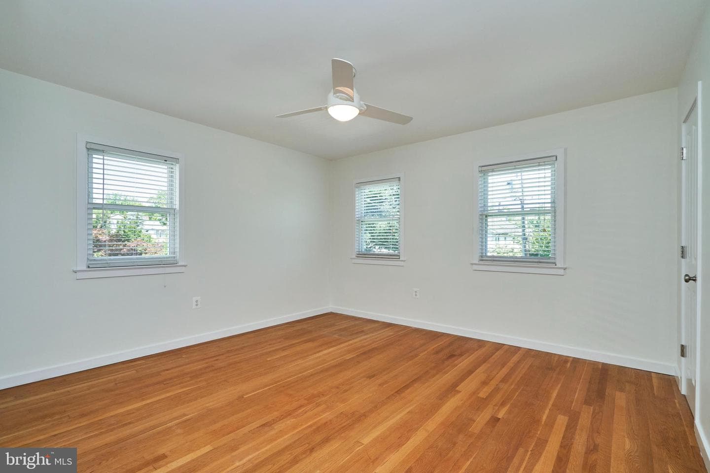 327 Laverne Avenue photo 19